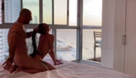 En rentrant de la plage, je me fais prendre et remplir par mon voisin