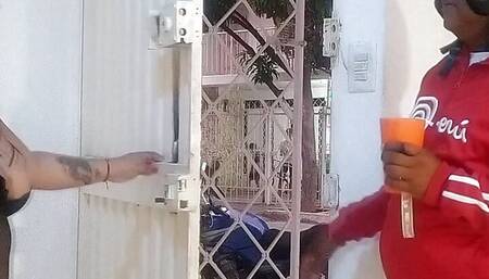 Flashing my lingerie to a random delivery man: For the first time I flash my ass and show my big tits to a stranger