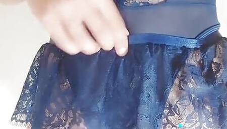 Slut squirts while being fucked by her machine