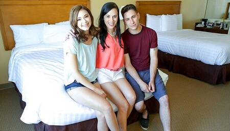 Astonishing chicks Rhaya Shyne and Savannah Fyre love this big cock