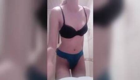 Hot Periscope webcam of girl dancing in blue panties in the bathroom