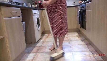 Looking-good ladylove's step mom bbw clip