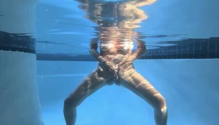 Gilf Next Door in Swimming Pool