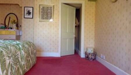 Mysterious Girl & Thick Dildo 4IK