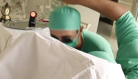 SKINNY BABE GETS FUCKED BY TWO MASSIVE COCKS TO CUMSHOT