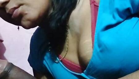 Ghar par akeli bhabhi ne paros ke ladke ko bulakar chudwai