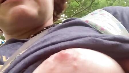 Public PeekaBOOB whilst approaching a busy road