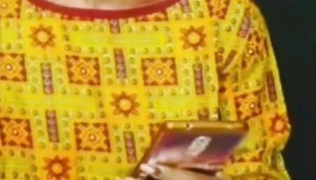 Mai chudai video dekh rahi thi or Mera padosi aagya  sex ki aawaz sun kar or Meri gaand mar di ab dahut dard ho Raha hai