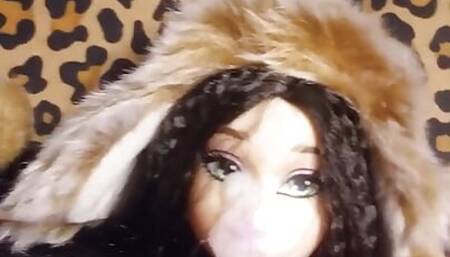 Bratz doll makes me shake till I put my cum on her face