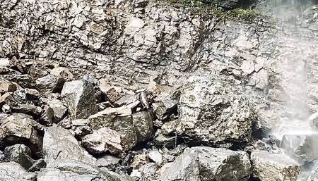 Teen piss next to warerfall