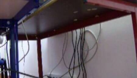 j'ai senti les pieds odorants en talons de Claire, une secrétaire mature française