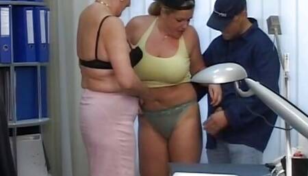German amateur sex from the 90s with cock-hungry stepsisters and stepmothers