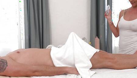 Busty Mature Masseuse Texas Patti Fucks Her Client