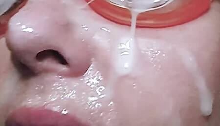 Milf Lisa wants the bukkake facial cum all over her face
