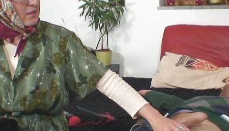Slim blonde grandma spreads legs for dude