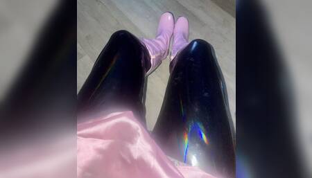 Latex Sissy orgasm :)