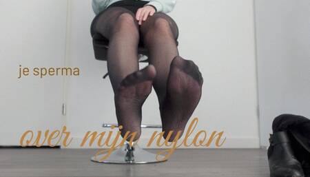 Je sperma over mijn nylon