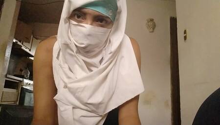 Watch me play with myself and orgasm while husband is away!