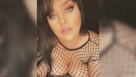 Smoking with bella with she shakes her fat ass in fishnets