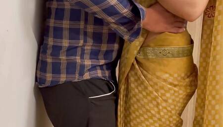 Bhabhi Fucked With the Salesman