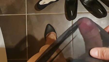 Cum in GF's High Heels while wearing pantyhose