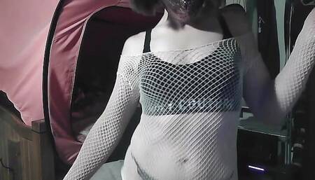Sexy fem boy shake's thick ass to Dembow