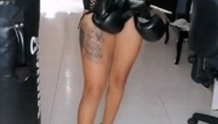 Beautiful boxer squirts in cream