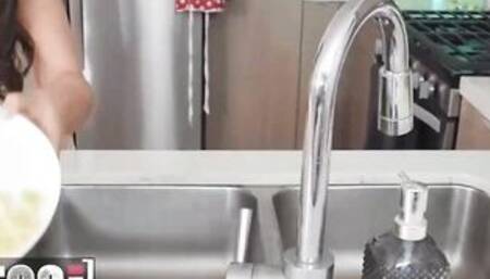 Jasmine Wilde & Chloe Surreal Don't Want To Fail On Their Exams & Give Apollo A Fellatio To Help Them - Mofos