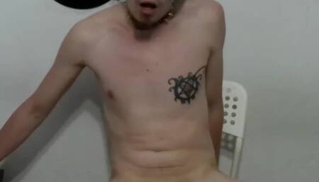 This electric chair excites me