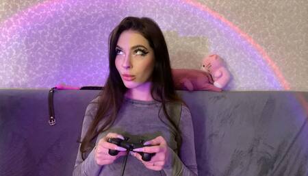 Streamer E-girl Sucks Big Cock And Plays God Of War