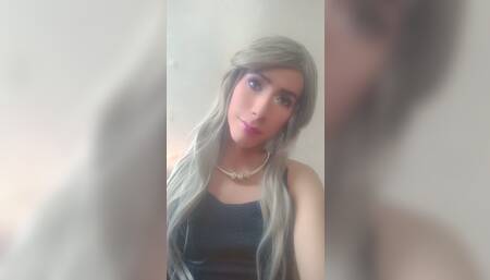 Yo sola tocando todo mi cuerpo mira como me tocaras