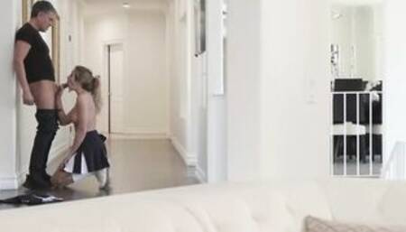 Cheerleader River Lynn Earns A Cummed