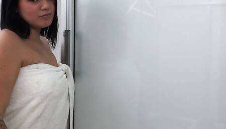 Stepbrother, lend me your car, I'll do anything for you to lend it to me - porn in spanish