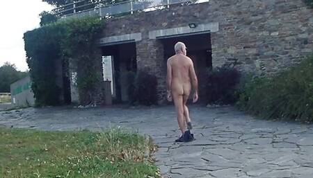 public toilet : good visit naked