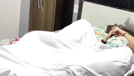 Ela transava com namorado e depois provocava o padrasto la no quarto dela