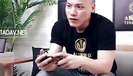 After the death of the wife, the husband has sex with the mother of the big-breasted and beautiful wife