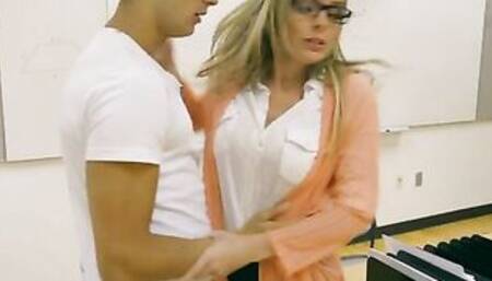 Pristine Edge finds her school bimbos Ulan with whom she's in an illicit relationship waiting for her after school. She tells