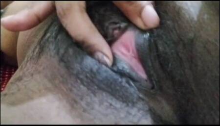 Indian bhabhi showing nipple