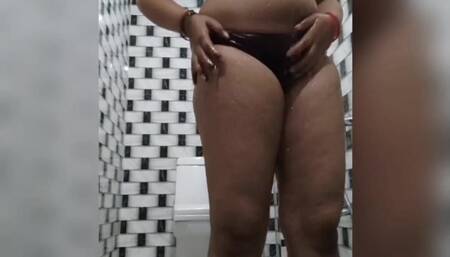 Bhabhi Bathroom Fun