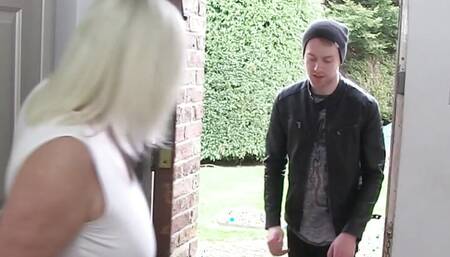 Mature granny fucks british army soldier after barracks without condom