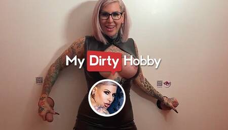 Squeaky mantrap - blonde video - mydirtyhobby
