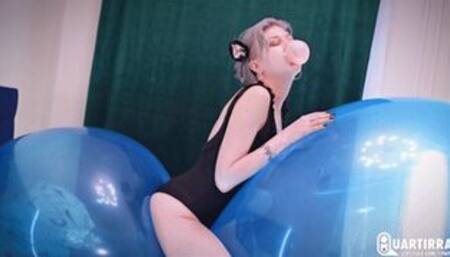 Q850 Stashia rides and deflates RX lloD while blowing bubble gum - 480p