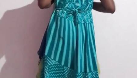 Gunjan in saree peeing