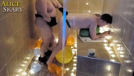 Pegging Strap-On In A Steamroom Full Of Balloons with Alice Skary and Spoon - sd mp4