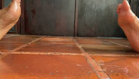 Balbina Huge Feet vs Milah Arches Tiny Arched Feet