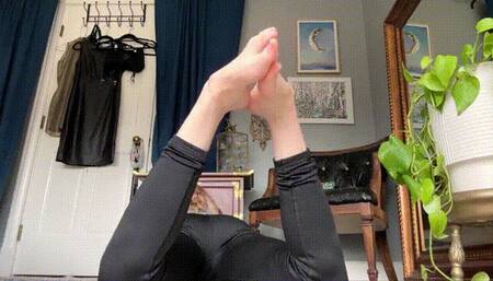 yoga pant and foot IGNORE with MistressVictoria