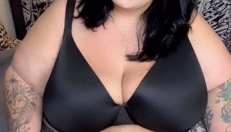 Try on summer dresses with Kennedy