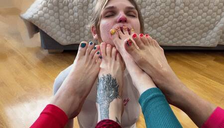 Feet Of Four Bratty Girls Stretch Mouth Of Lesbian Slave And Fill It With Saliva (MP4 HD 1080p)
