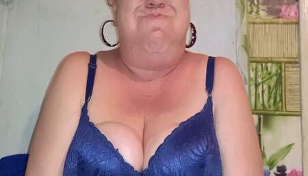 Crumpet has hiccups in the kitchen MP4(1280*720)HD