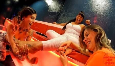 Two slave girls worship Inara's feet (wmv)